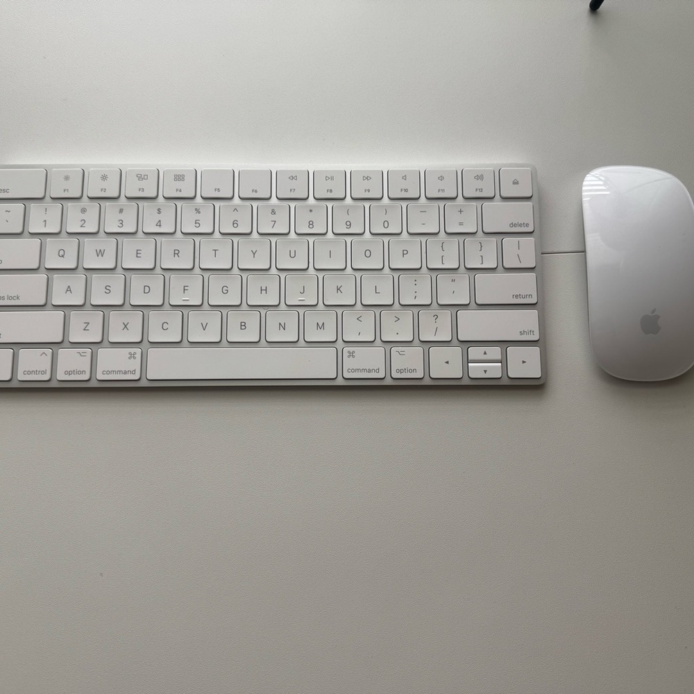 Apple White Office Essentials Sleek Design